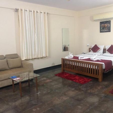 Kstdc Hotel Mayura Pavithra Yediyur Kunigal Exterior foto