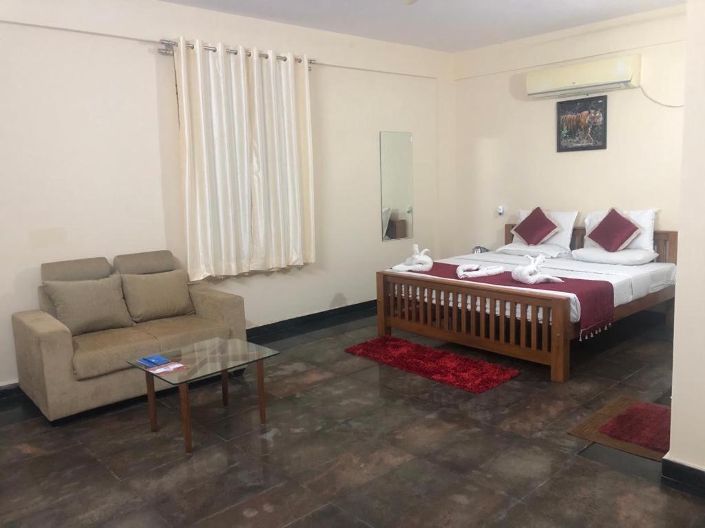 Kstdc Hotel Mayura Pavithra Yediyur Kunigal Exterior foto
