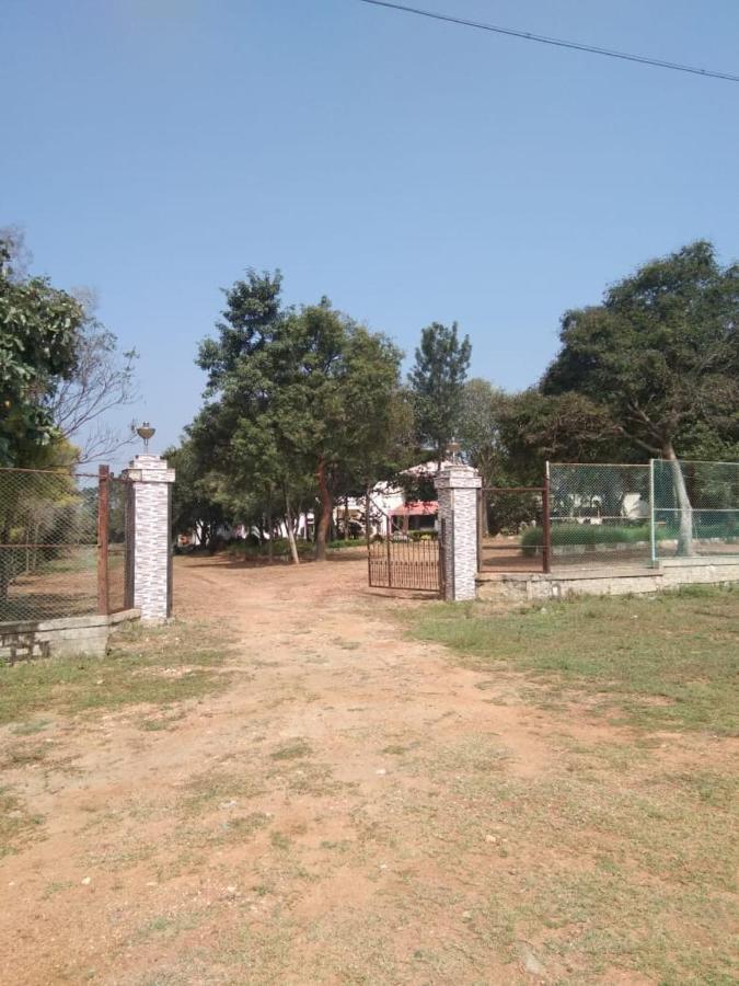 Kstdc Hotel Mayura Pavithra Yediyur Kunigal Exterior foto